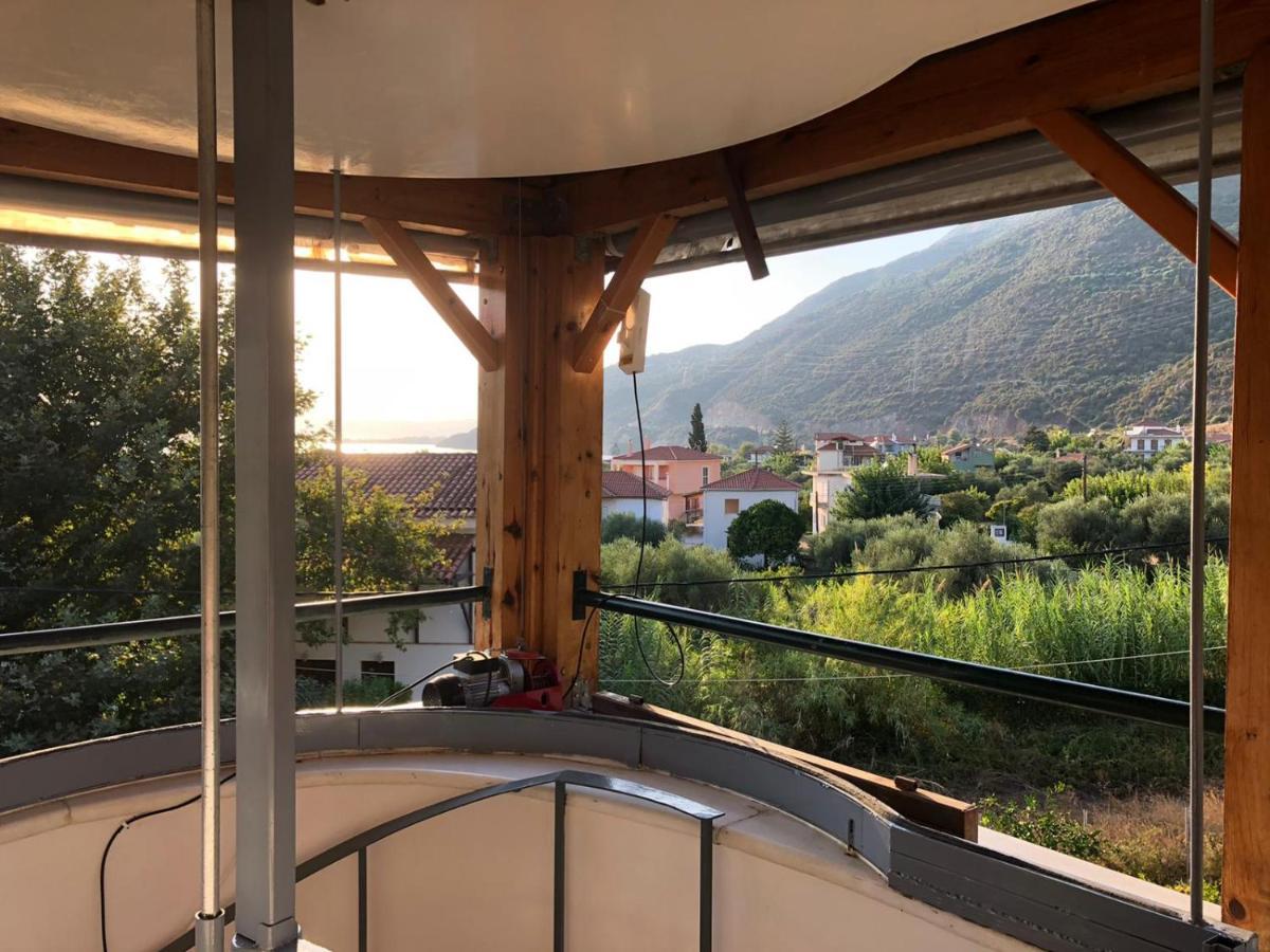Steinturm Mit Dach-Terrasse Zwischen Fluss, Meer Und Gebirge- Spiti Pirgos Paralia Sergoulas Esterno foto