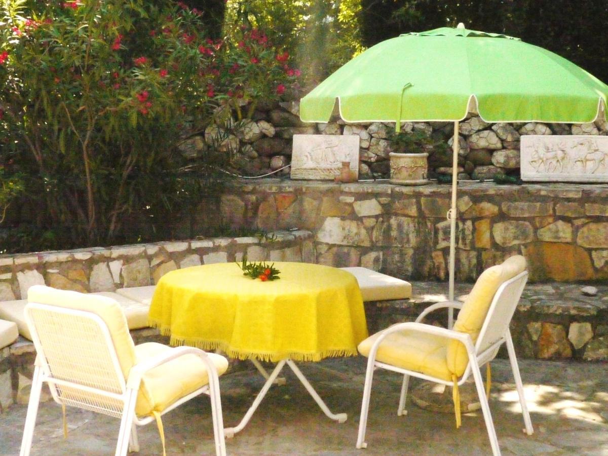 Steinturm Mit Dach-Terrasse Zwischen Fluss, Meer Und Gebirge- Spiti Pirgos Paralia Sergoulas Esterno foto