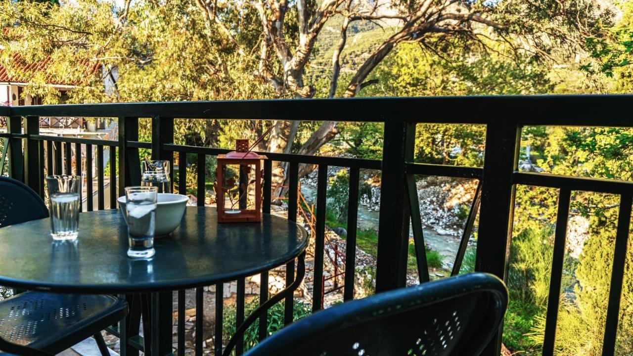 Steinturm Mit Dach-Terrasse Zwischen Fluss, Meer Und Gebirge- Spiti Pirgos Paralia Sergoulas Esterno foto
