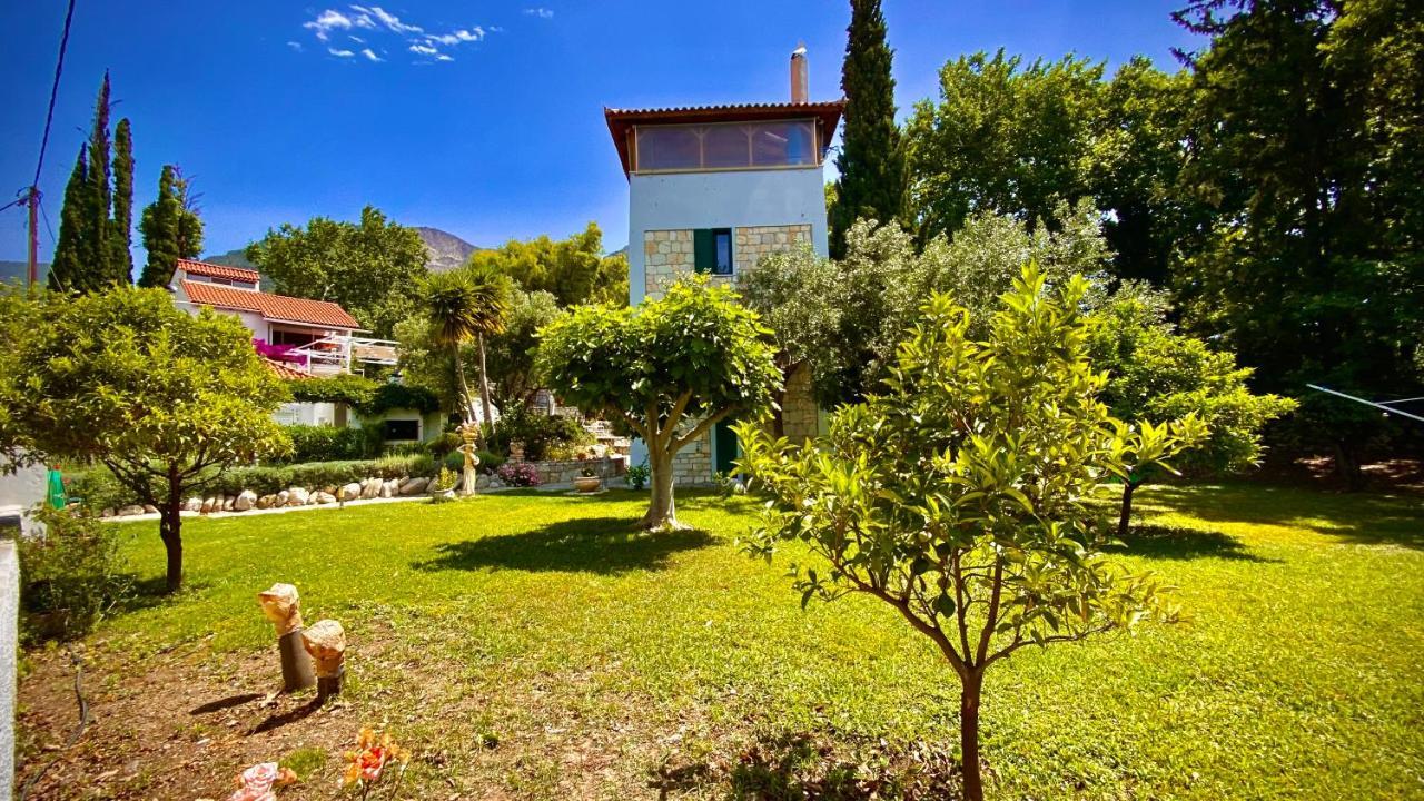 Steinturm Mit Dach-Terrasse Zwischen Fluss, Meer Und Gebirge- Spiti Pirgos Paralia Sergoulas Esterno foto