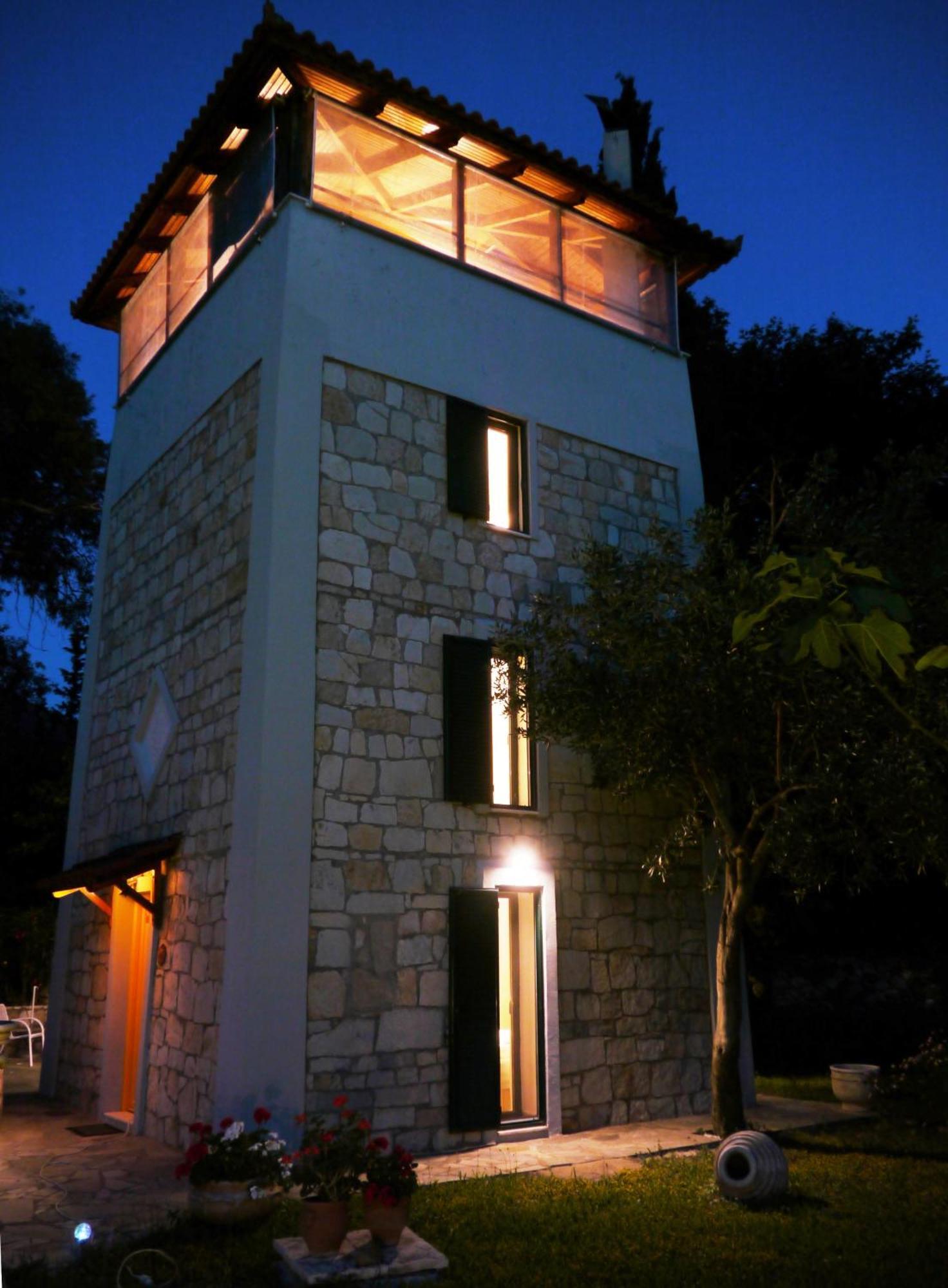 Steinturm Mit Dach-Terrasse Zwischen Fluss, Meer Und Gebirge- Spiti Pirgos Paralia Sergoulas Esterno foto
