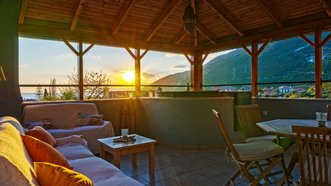 Steinturm Mit Dach-Terrasse Zwischen Fluss, Meer Und Gebirge- Spiti Pirgos Paralia Sergoulas Esterno foto